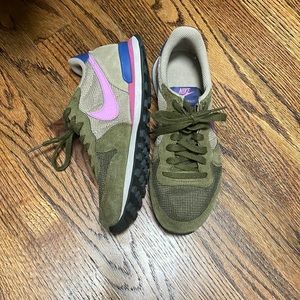 Nike Internationalist Sneakers